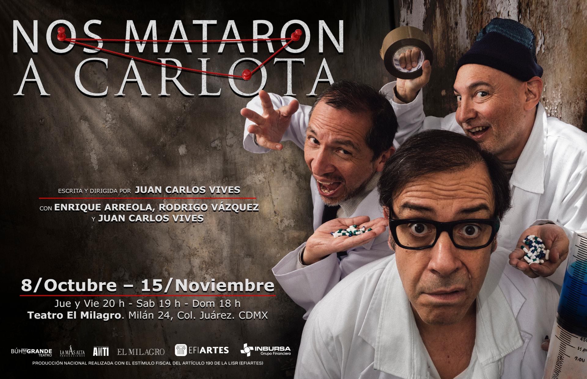 Los tres actores de Nos mataron a Carlota con batas de médico